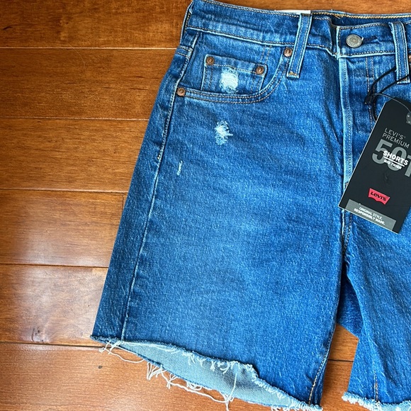NWT Levi's 501 Mid Thigh Jean Easy Through Hip Jean Shorts - Picture 3 of 9